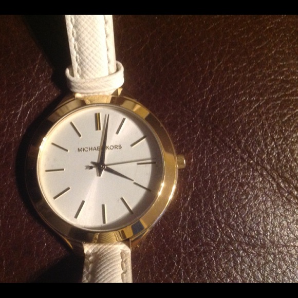 Michael Kors Slim Runway Watch - Picture 4 of 10